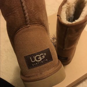👢Ugg Australia Women's Classic Short Boots