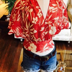 🔥Final Price🔥So Pretty Red Hawaiian 🌺 Top