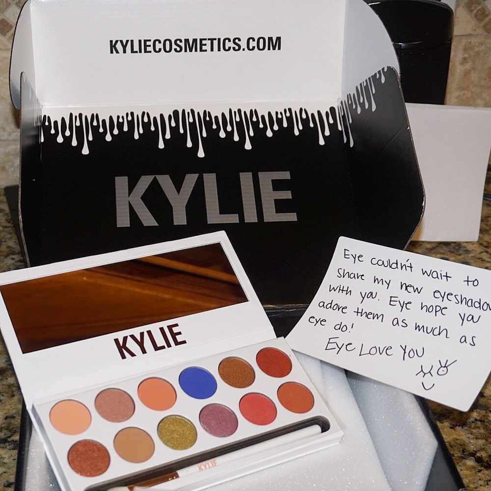 Kylie royal peach palette