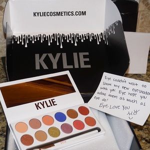 Kylie royal peach palette