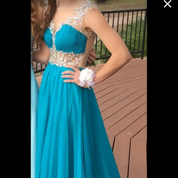 Prom dress!!! - Picture 4 of 4