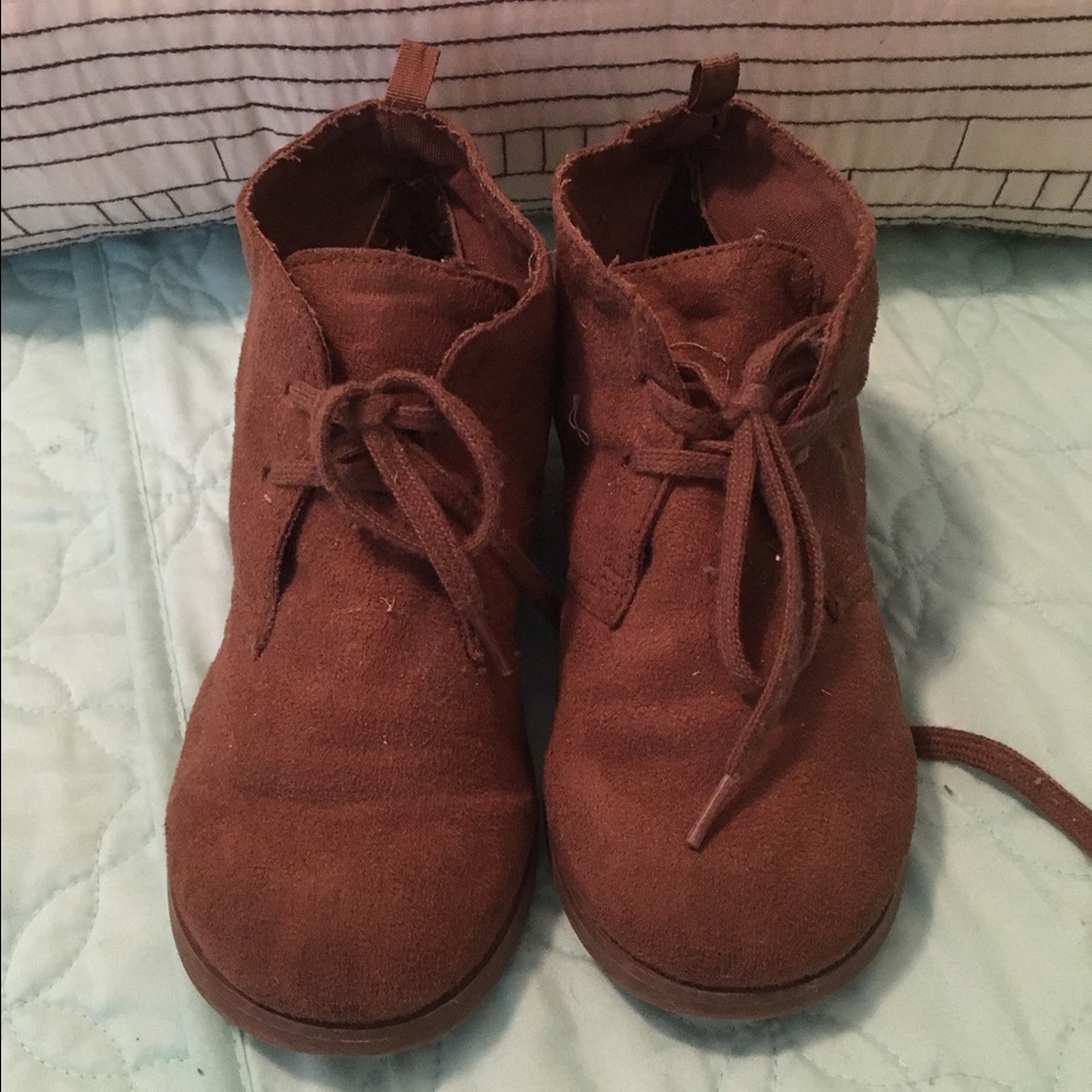 Boys shoes