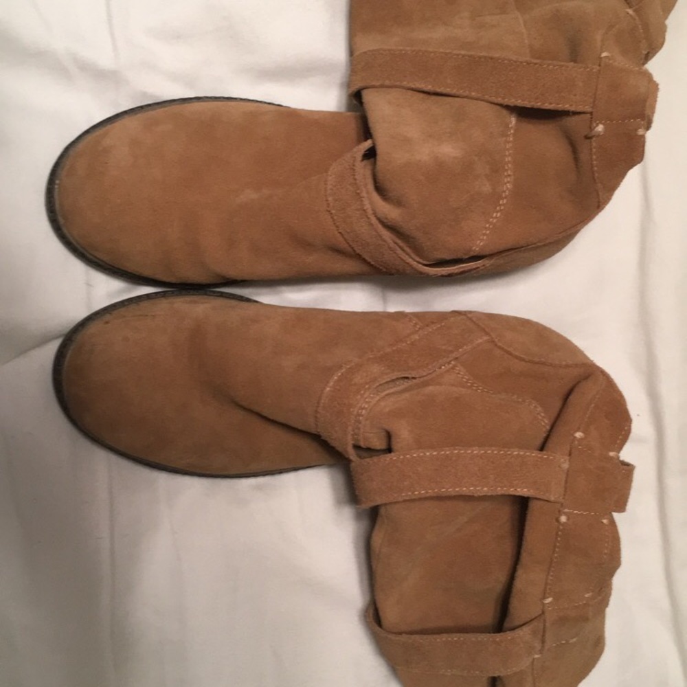 Boots - Picture 3 of 4