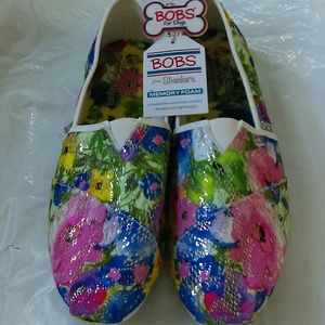 NWOT NEW BOB'S SKECHERS FLORAL SHOES!!!