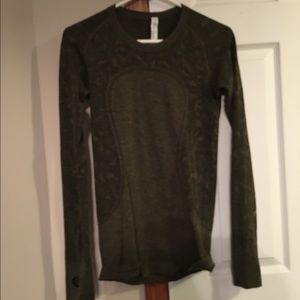 Lululemon Swifty Tech Long Sleeve Crew.