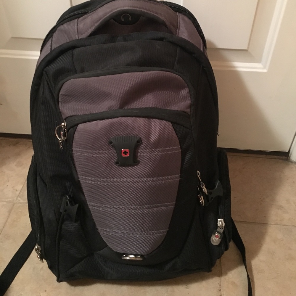 BACKPACK MUST GO: Swiss Gear backpack