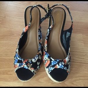 Floral Seychelles wedges