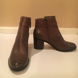 Halogen Boots Size 9