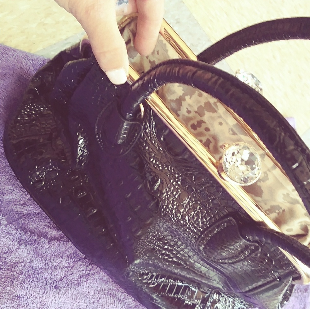 Handbags - Picture 2 of 4