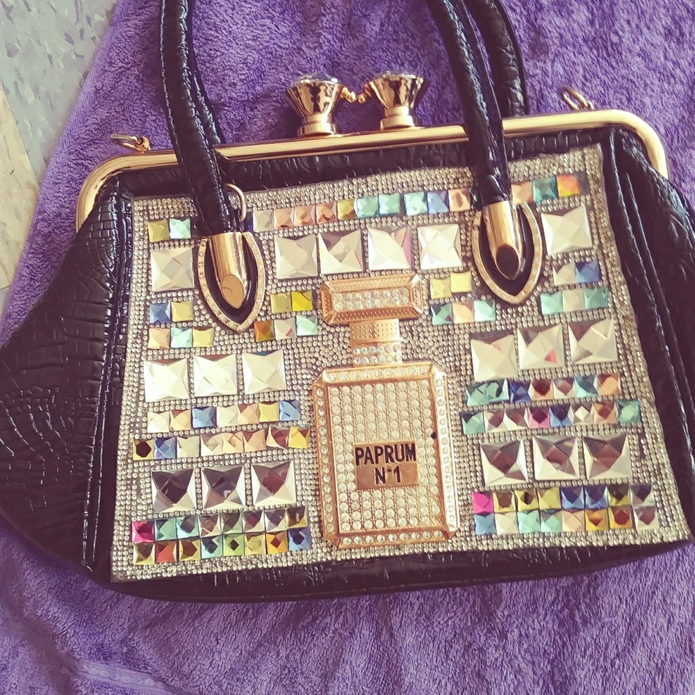 Handbags - Picture 3 of 4