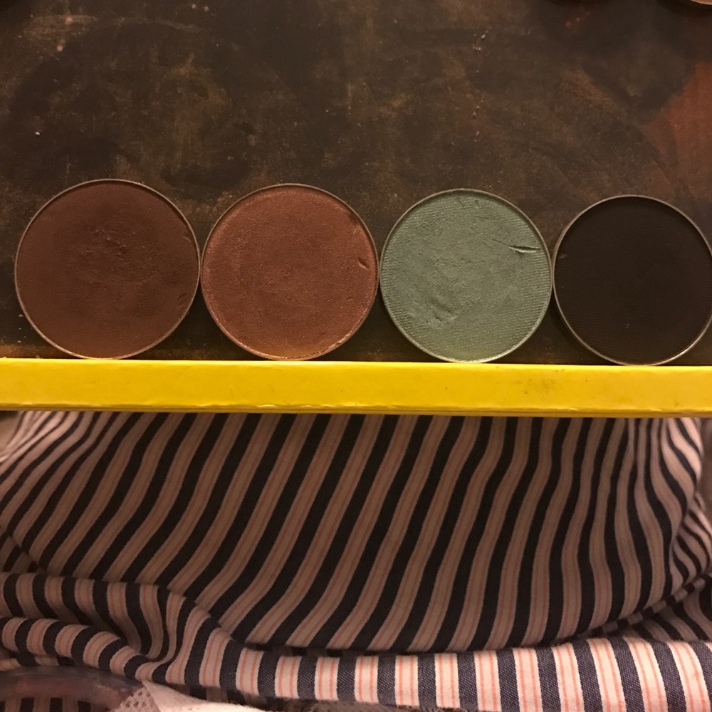Stila large eyeshadow pan