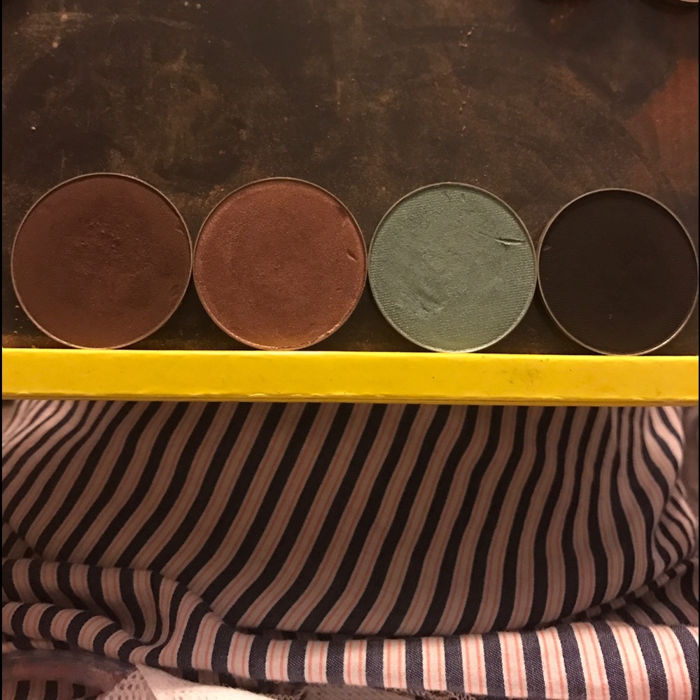 Stila large eyeshadow pan