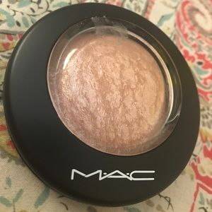 MAC / Soft & Gentle