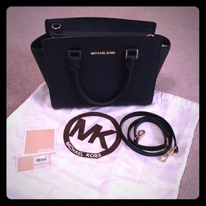 Michaels kors Selma navy blue purse. Medium.