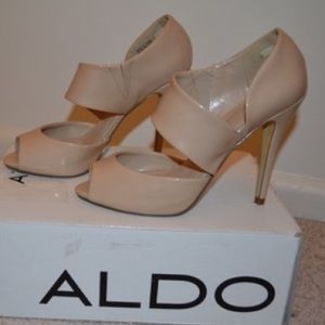 Nude patent Aldo heels fits like 8-9