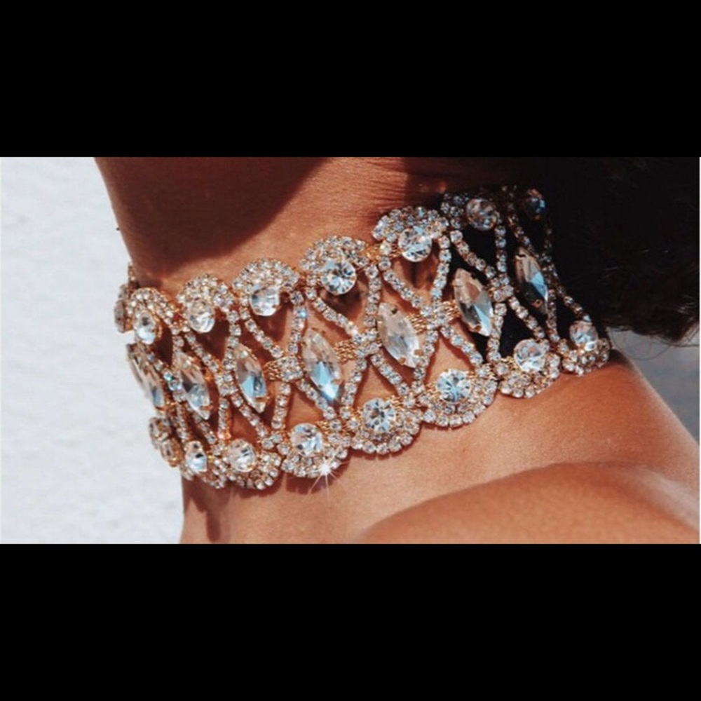 DISCOUNTED 🎉GOLD STATEMENT COKER NECKLACE ELEGANT