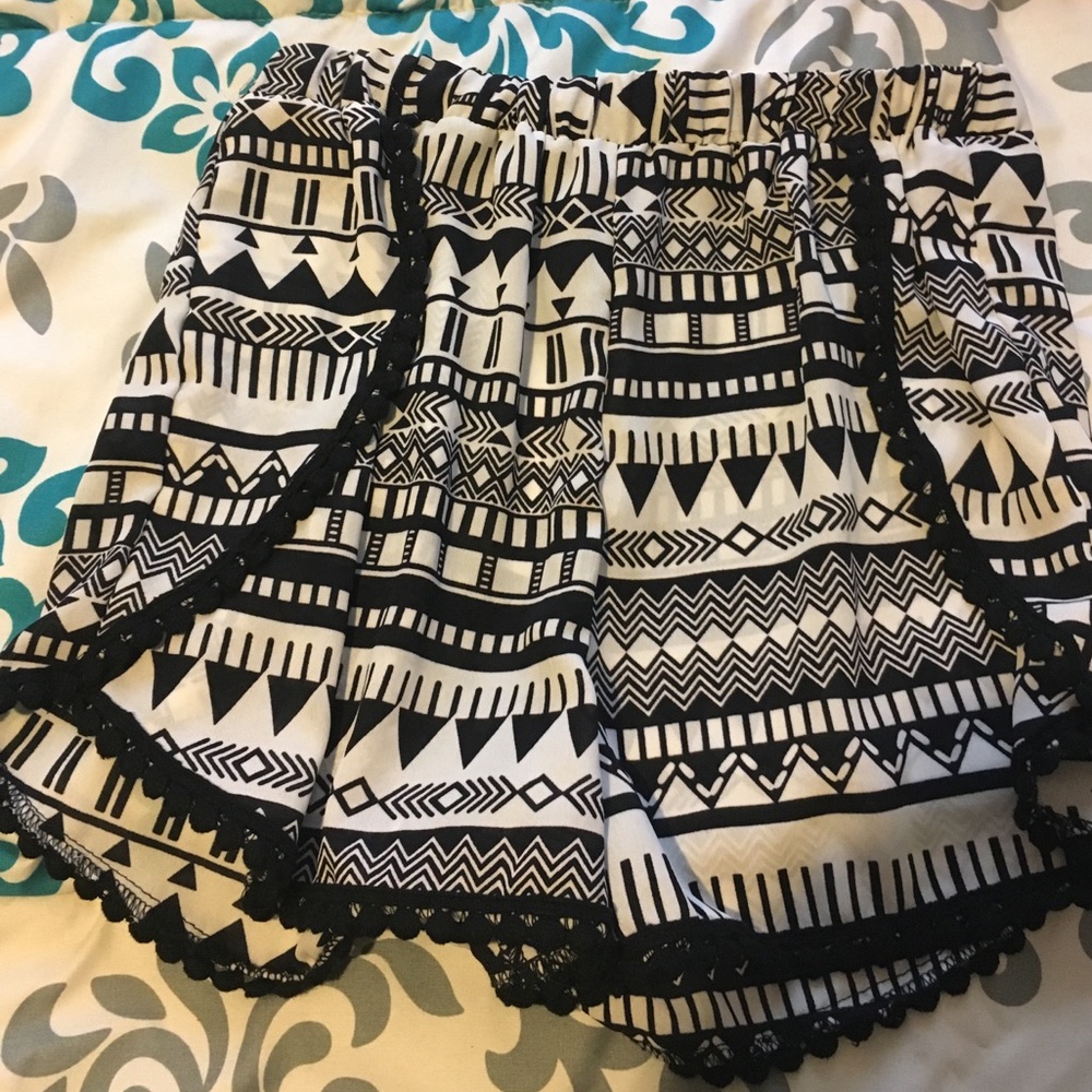 Black and white print shorts
