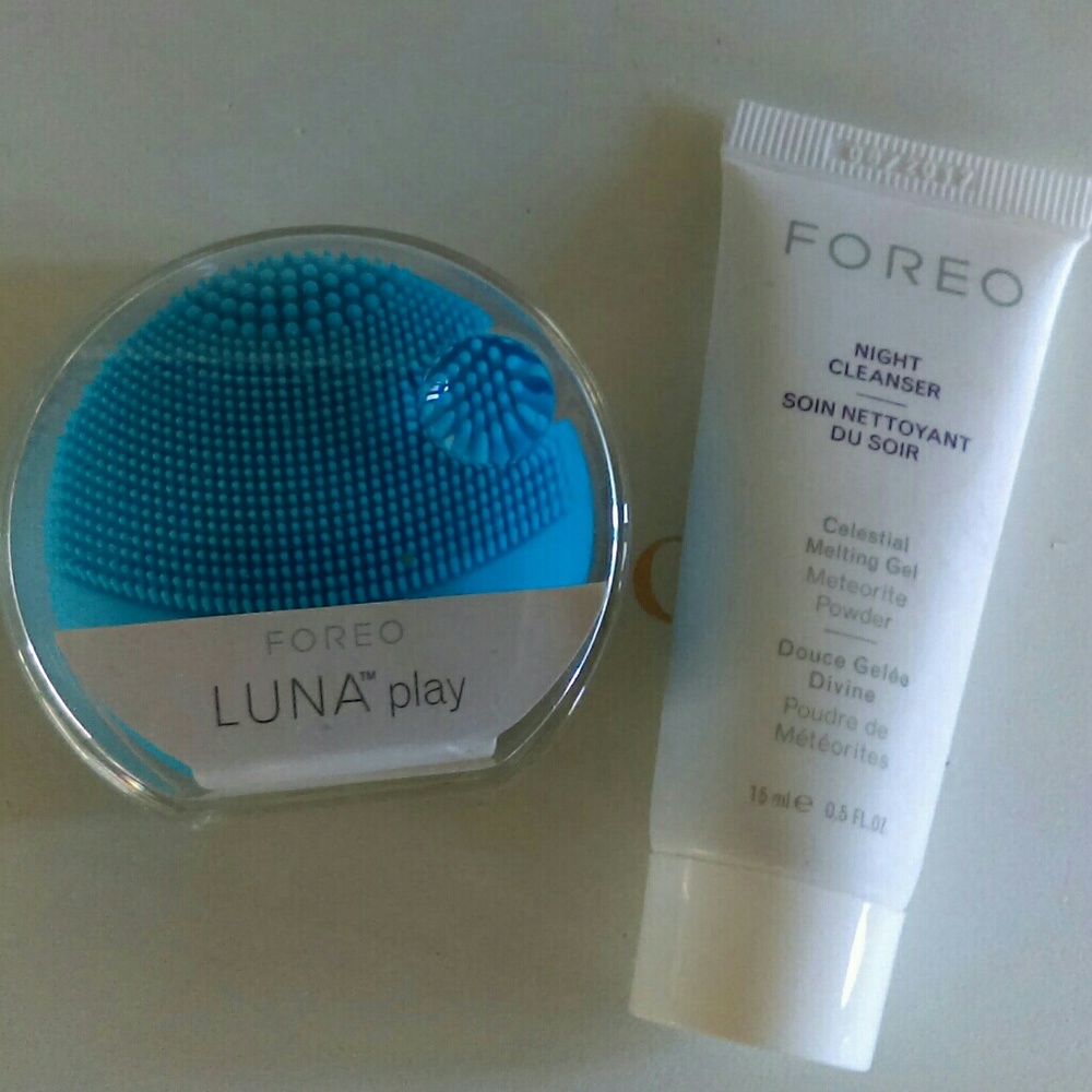 SOLD!!! NEW FOREO LUNA PLAY SILICONE SCRUBBER