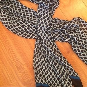 Vera Bradley Soft Fringe Scarf in Navy Diamond