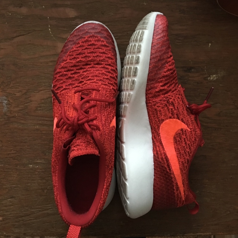 Nike Roshes!!