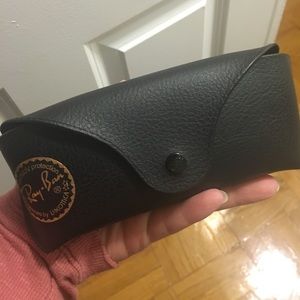 Ray Ban case with cloth