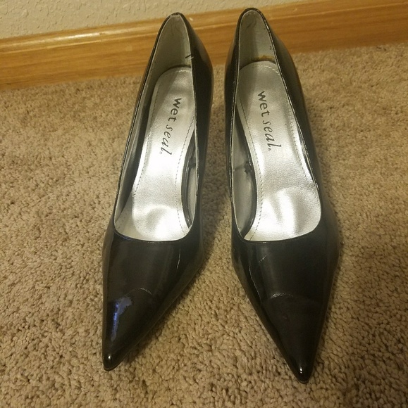 Wet Seal black pointed toe heels - Picture 2 of 2
