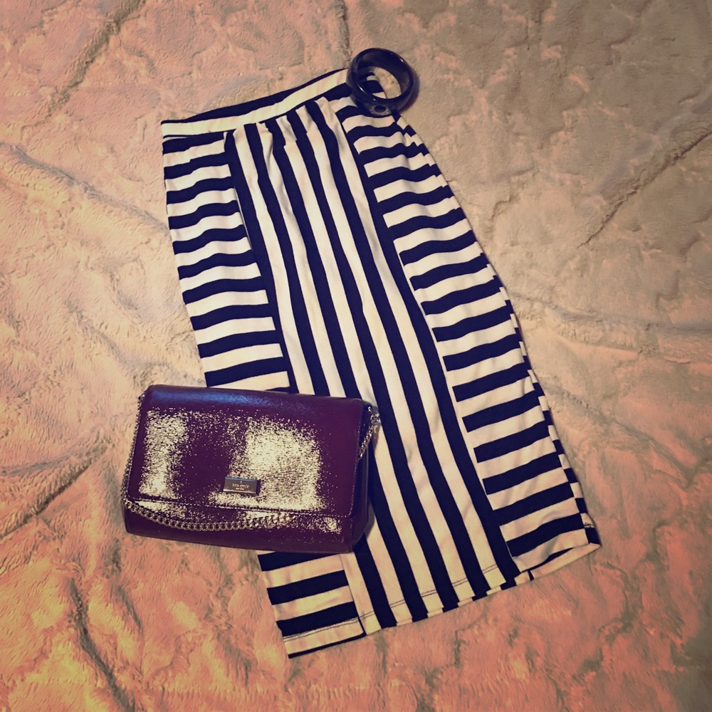 Stretchy black & white skirt