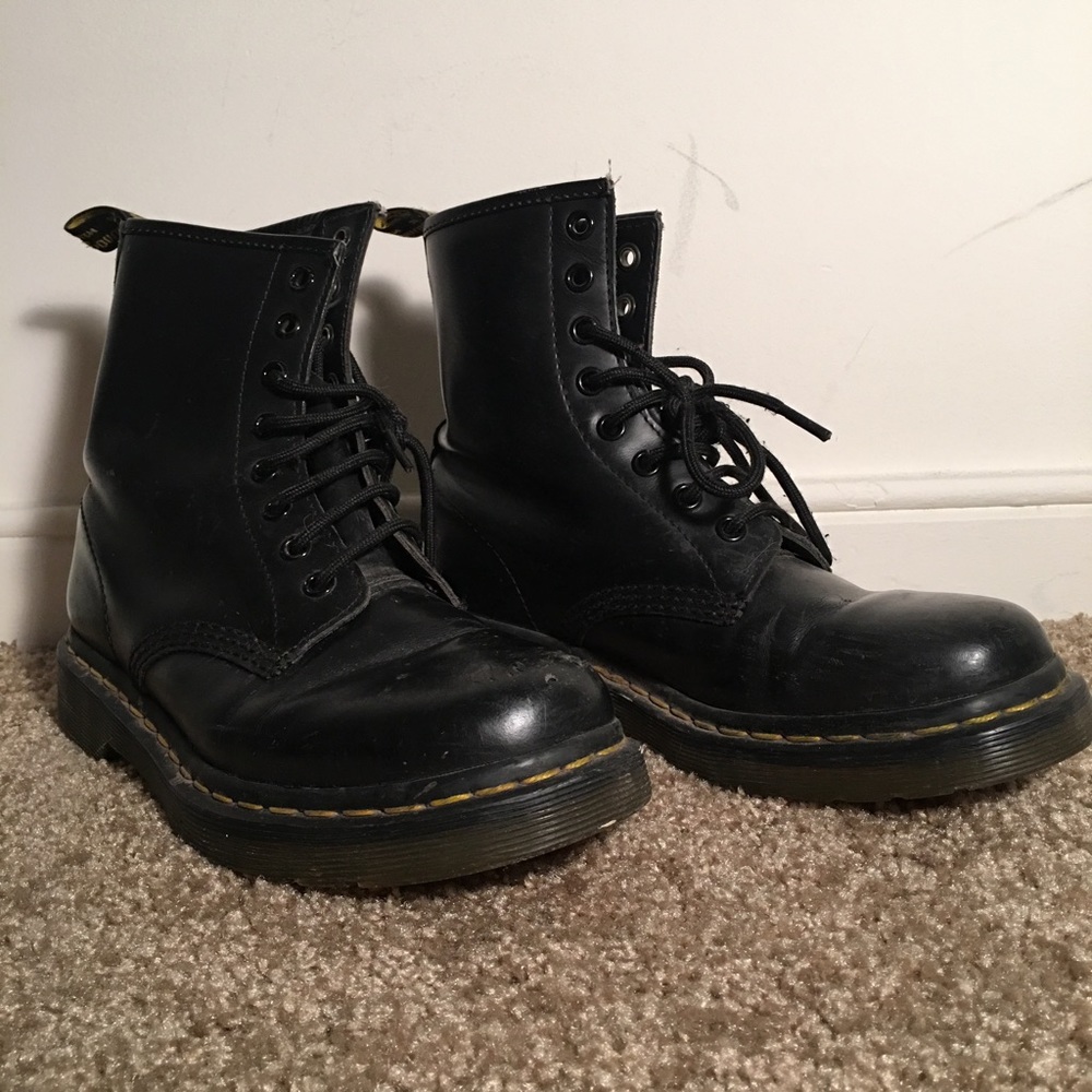 Dr. Martens 1460 smooth 8eye boots.
