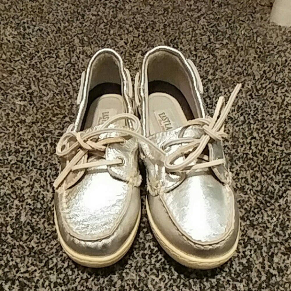 Metallic silver leather shoes