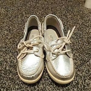 Metallic silver leather shoes