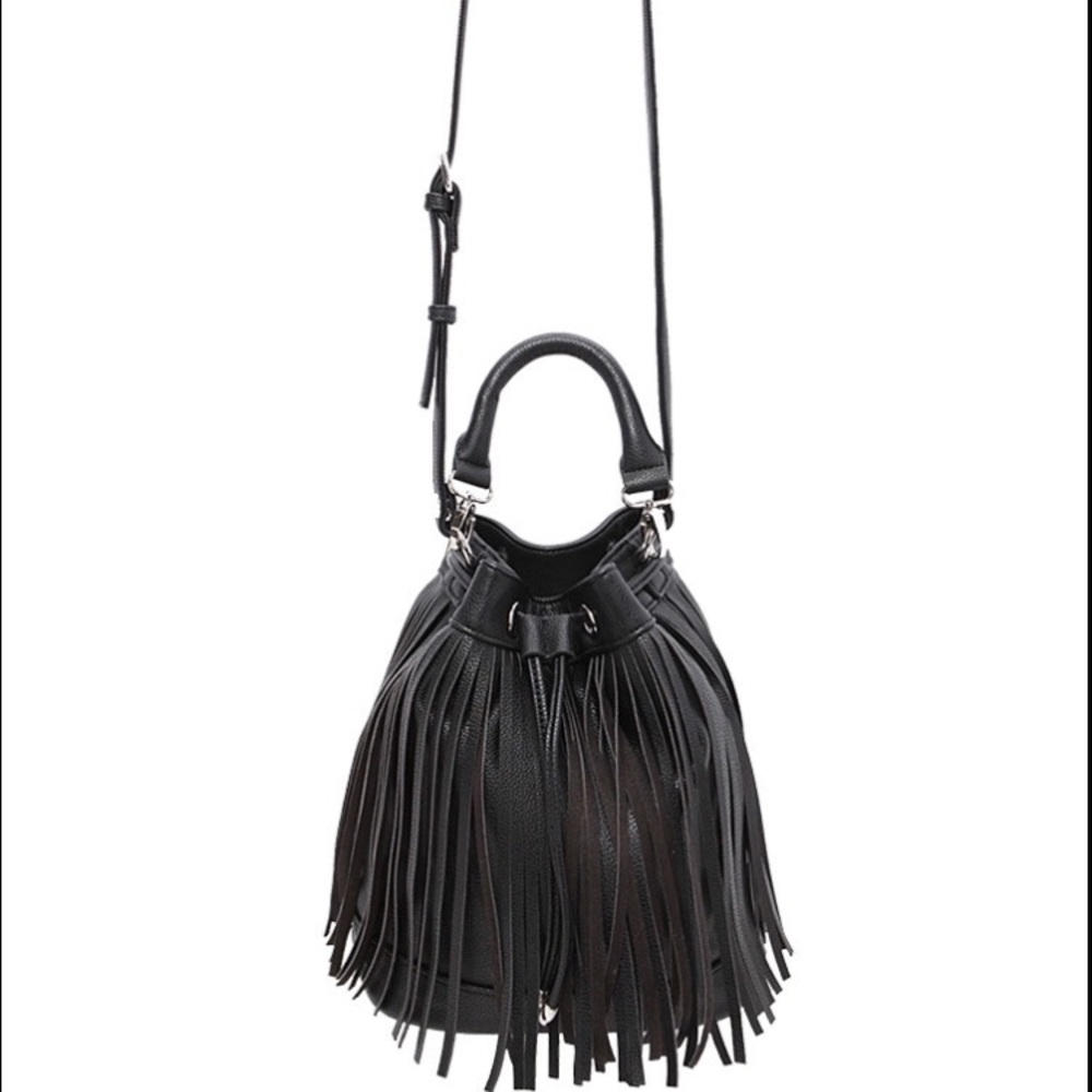 Coachella ready! 🌵🏜🌴Fringe Bucket bag