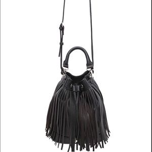 Coachella ready! 🌵🏜🌴Fringe Bucket bag