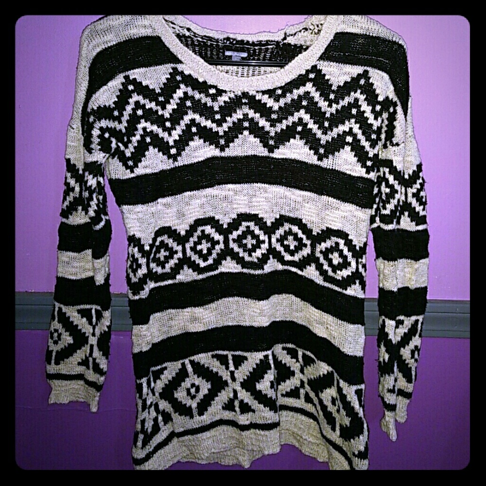 Patterned adorable sweater! Great for a casual day
