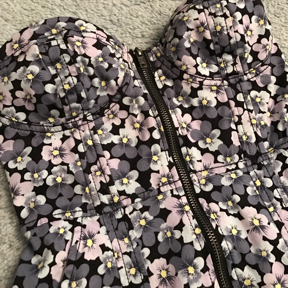 Floral strapless dress with pockets!