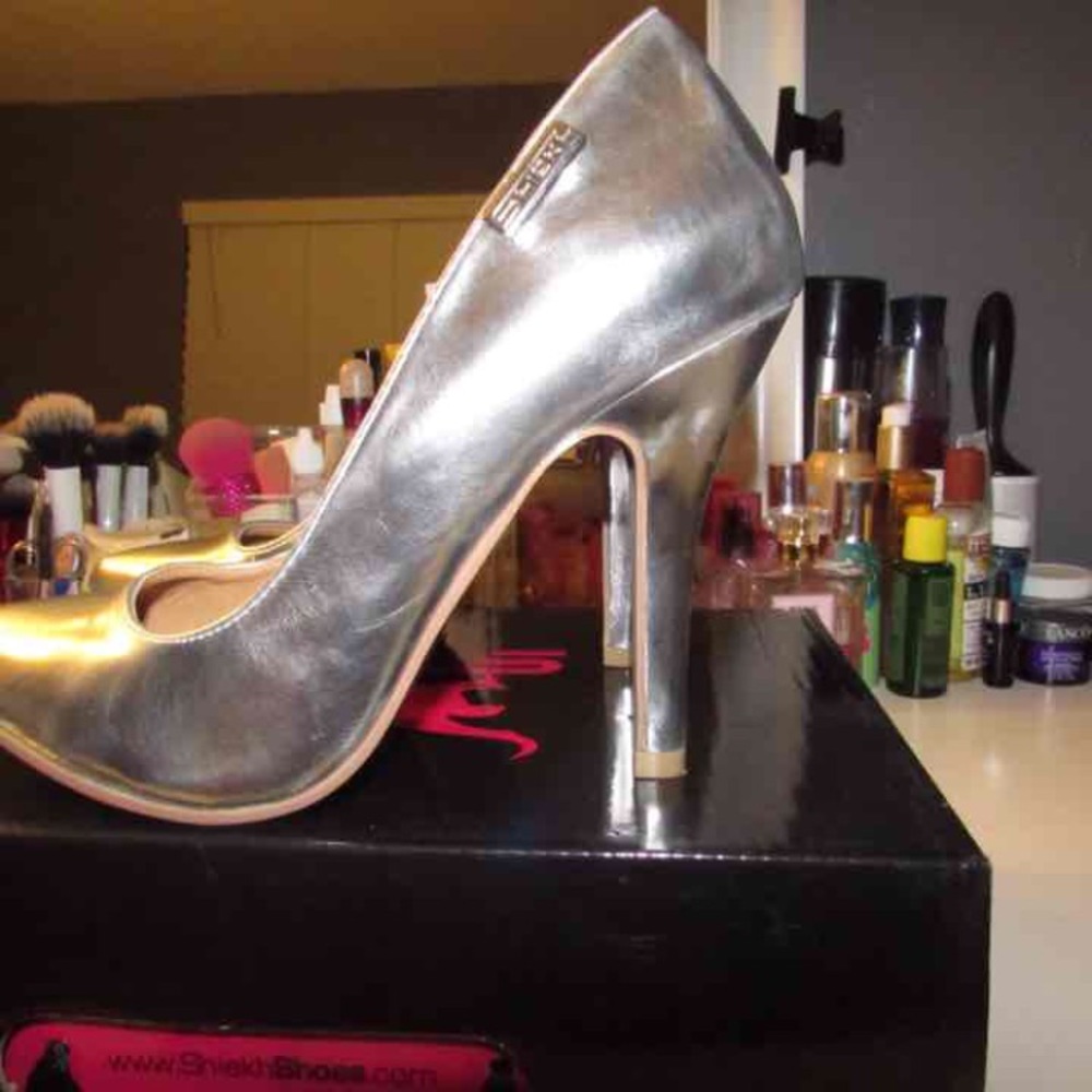 Silver / Metallic Pumps ✨ - Picture 3 of 3