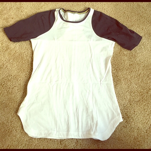 LuluLemon short sleeve top - Picture 1 of 3