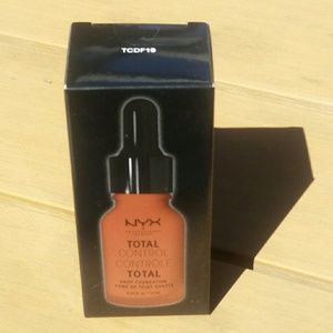 NYX Total Control Drop Foundation #19 MOCHA