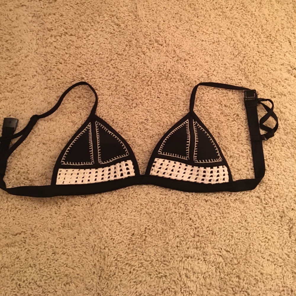 Triangl look alike top