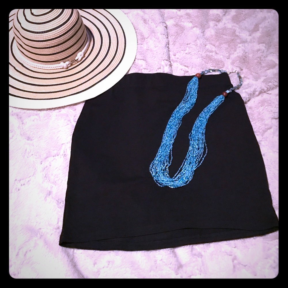 Stretchy black mini skirt