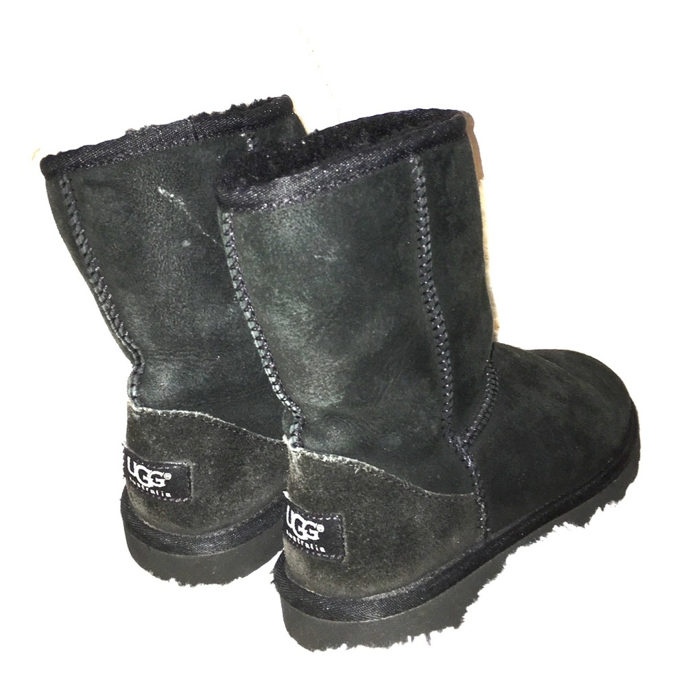 BLACK UGGS SIZE 3