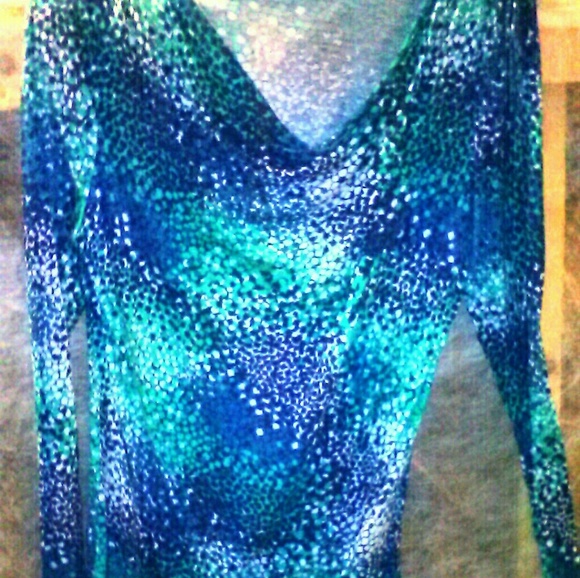 Tops - Picture 3 of 4