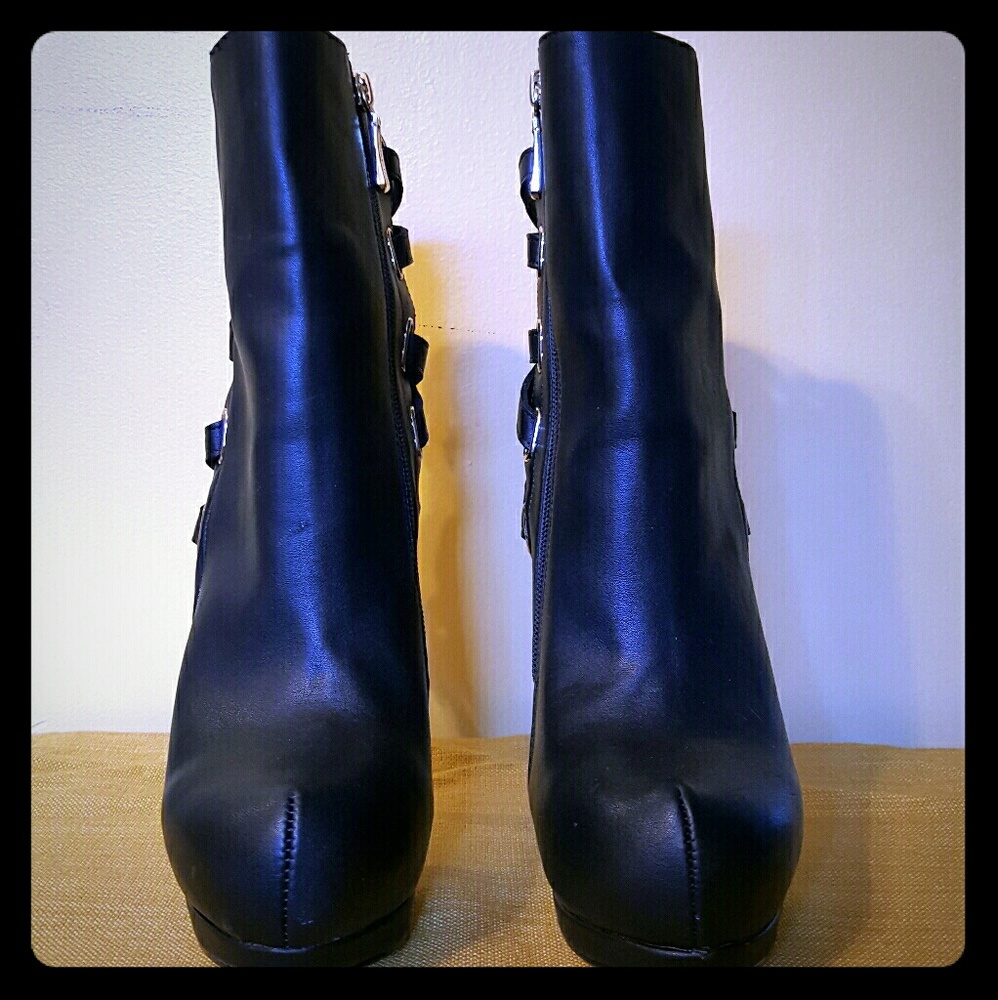 BeBe Edyta Backstrap Bootie Size 8