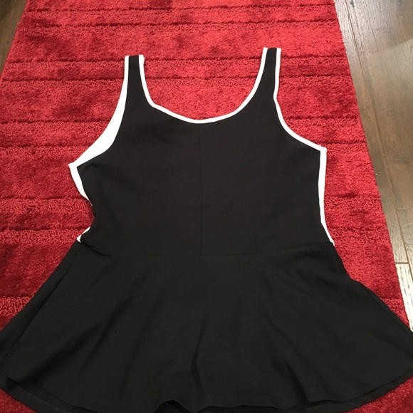 MUST GO: Express peplum top - Picture 2 of 3