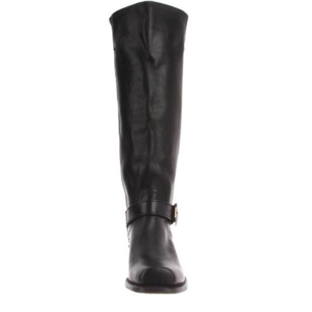 Black cavalry strap 15L boots. Perfect for fall
