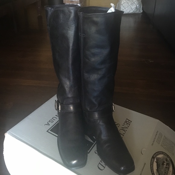 Black cavalry strap 15L boots. Perfect for fall - Picture 3 of 6