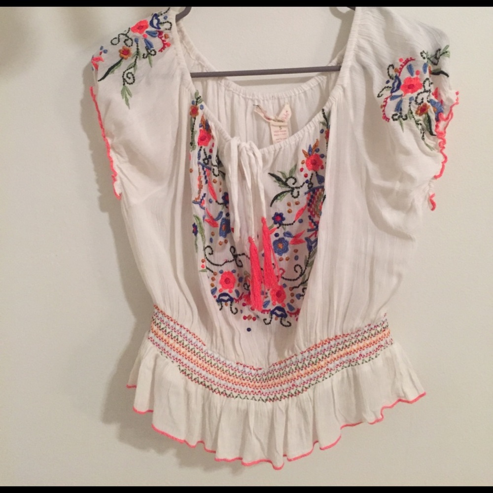 Floral top that scrunches at waist