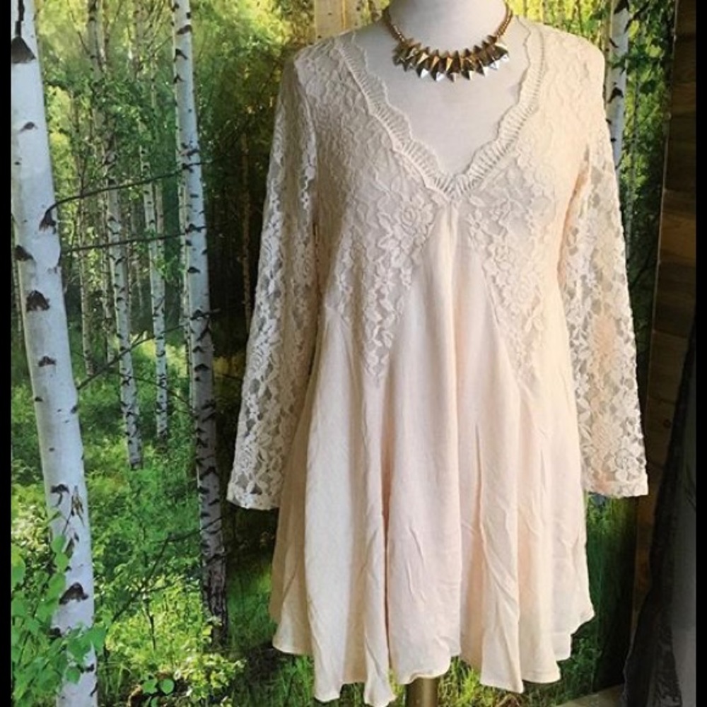 Long sleeve boutique dress with lace embroidery