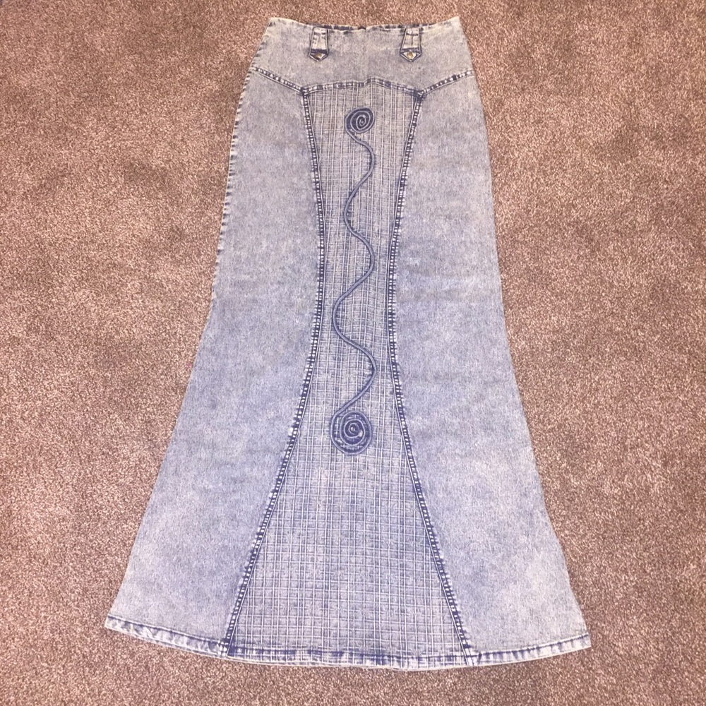 Denim maxi skirt jean hip hugging detailed size s