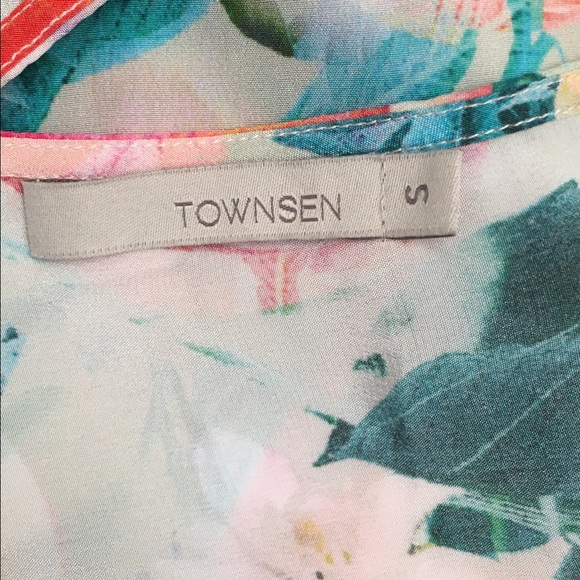 Halter floral blouse - Picture 3 of 3