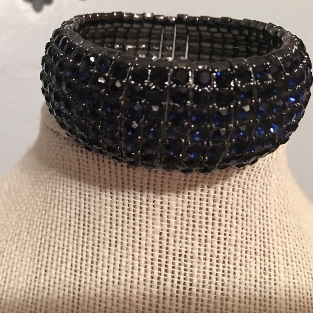 NWT Deep blue crystal stretch bracelet